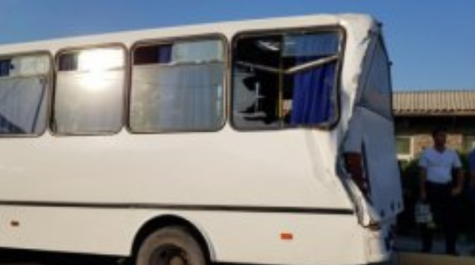 Gəncədə "KamAz" avtobusla toqquşdu - Xəsarət alan var 