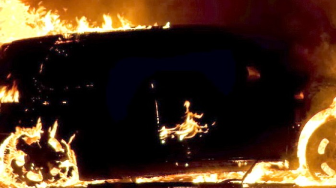 Rusiyada evli cütlük üzərində "Z" hərfi olan avtomobili yandırıb 