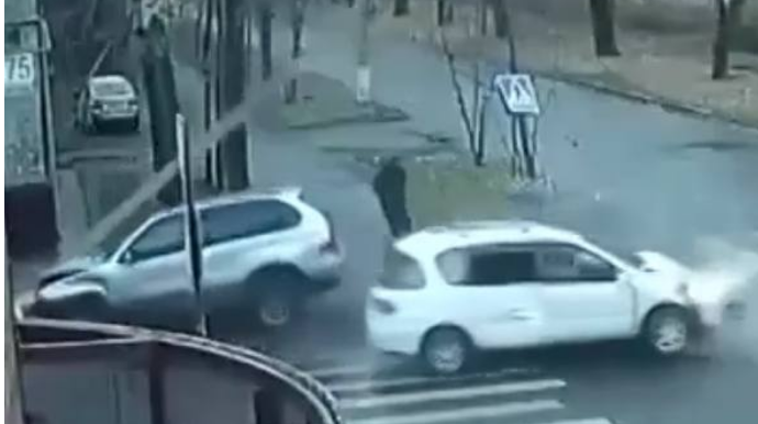 Yolayrıcında qəza baş verdi: piyada ... - VİDEO