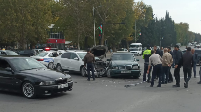 Mingəçevirdə iki avtomobil toqquşdu 