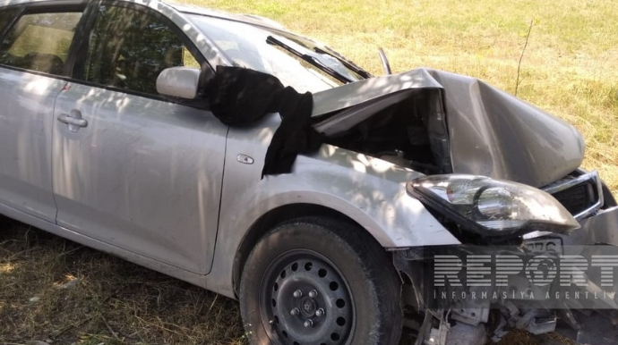 İsmayıllıda avtomobil ağaca çırpıldı, xəsarət alanlar var   - FOTO