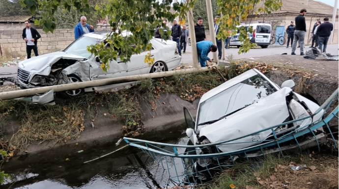 İmişlidə maşın su kanalına düşdü, yaralılar var - FOTOLAR 