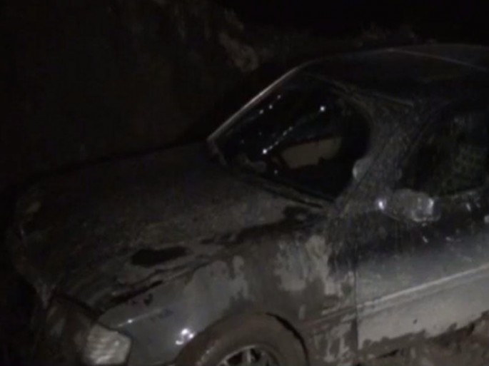 Yolu tanımayan sürücü maşını çaya aşırdı - VİDEO