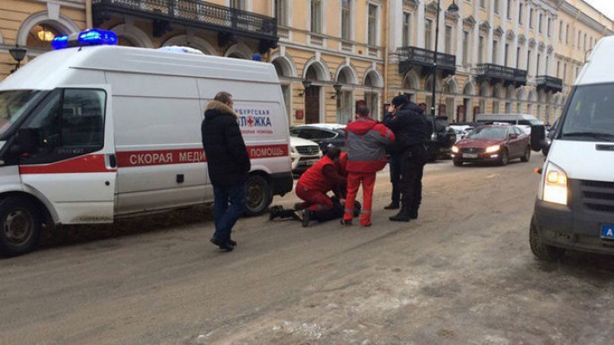 Təcili yardım maşınına hücum edildi – VİDEO