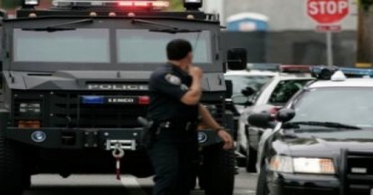 İki polis güllələndi 