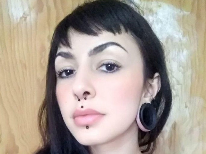 Qız göbəyini kəsib, sevdiyi oğlana göndərdi - FOTO