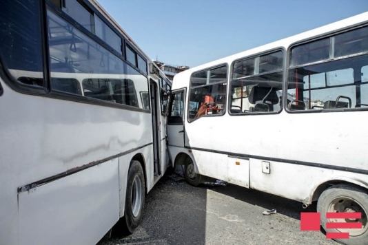 İki sərnişin avtobusu və iki maşın toqquşdu – Bakıda