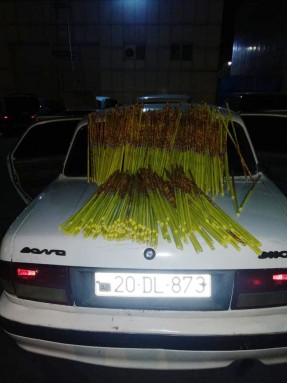 Avtomobildə pirotexniki vasitələri gizlədərək keçirmək istədi