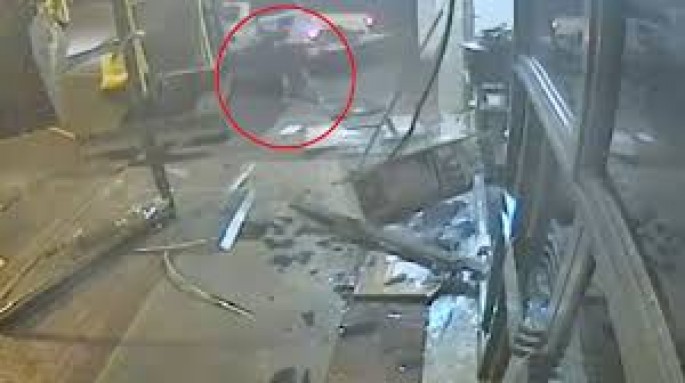 Ekskavatorla bankı soydular - VİDEO