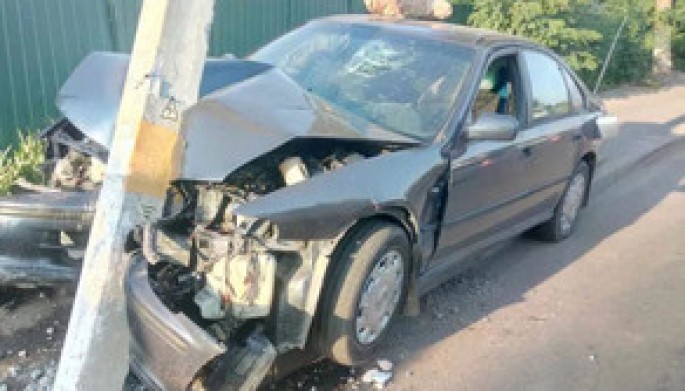 Sərxoş sürücü avtomobili dirəyə çırpıb - Xaçmazda