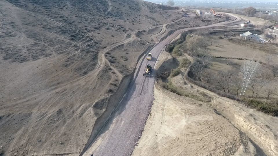 Şəmkirdə 18 kilometrlik avtomobil yolu yenidən qurulur - FOTO