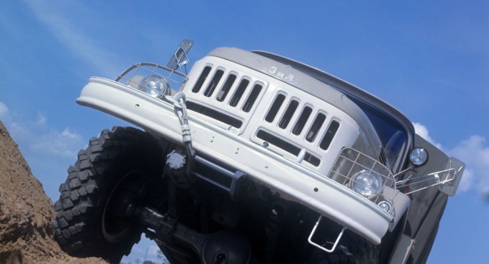 Ermənistanda hərbi maşın aşıb