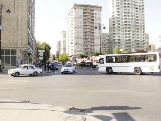 Bakının mərkəzində sürücülərin özbaşınalığı... – REPORTAJ + FOTO