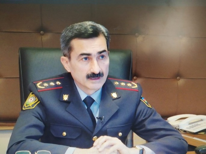 Belə karantin olmaz!                                - Biri başsağlığına gedir, o biri parkda gəzişir...