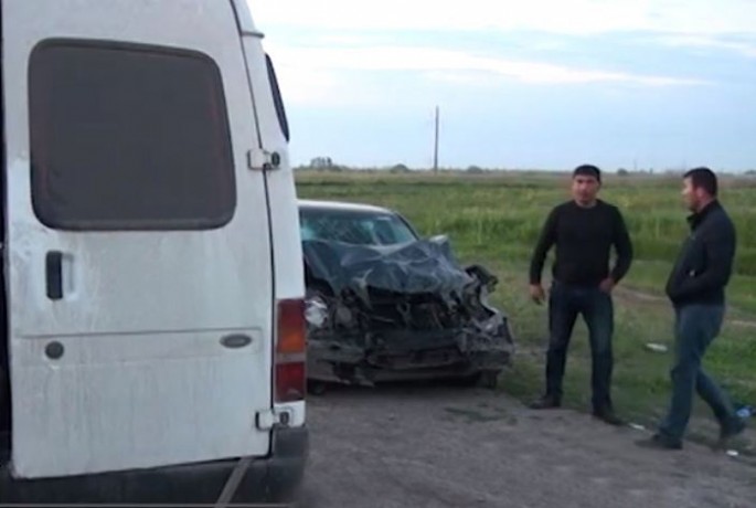 Salyanda mikroavtobusla avtomobil toqquşdu: 9 yaralı – VİDEO