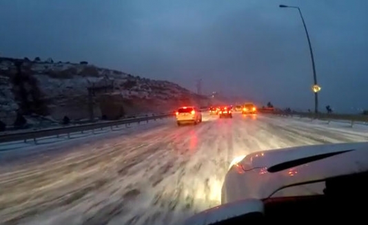 Buz bağlayan Bakı yolları - VİDEO
