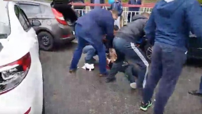 Taksi sürücüsü səkidə gəzən 3 azyaşlını vurdu