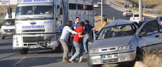 Yük maşını zəncirvari qəza törətdi