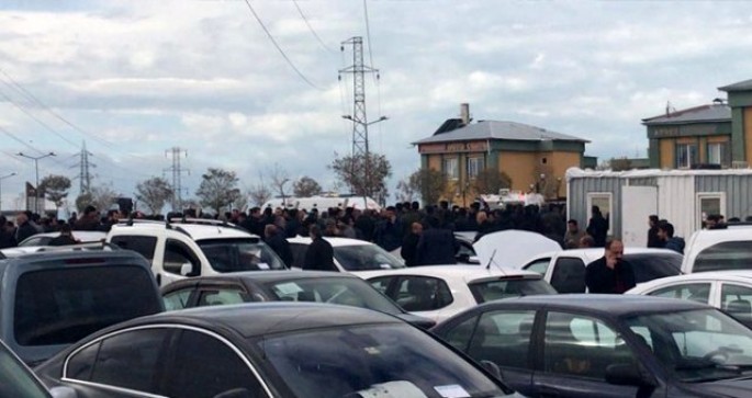 Maşın bazarında silahlı atışma: 7 nəfər xəsarət alıb - FOTO