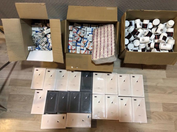 "Mercedes Vito"dan mobil telefon və dərman preparatları aşkarlanıb - FOTO