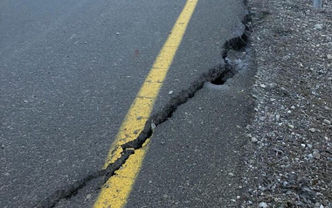 Zəlzələdən sonra yollar bu vəziyyətə düşdü - FOTO