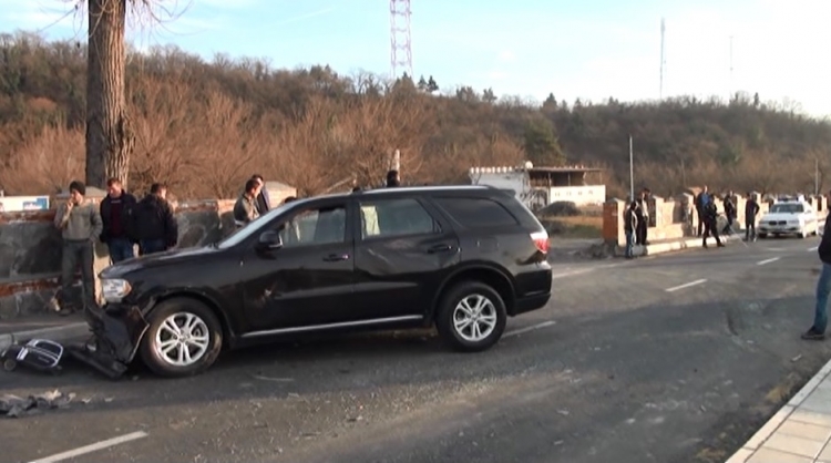 "Jeep" "Mercedes"lə toqquşdu: bir ailədən 3 yaralı - FOTO