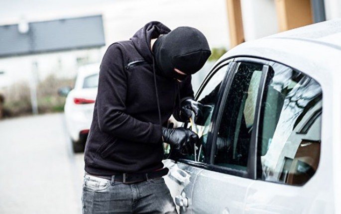 Bakıda avtomobil qaçıran keçmiş məhkumlar yaxalandı