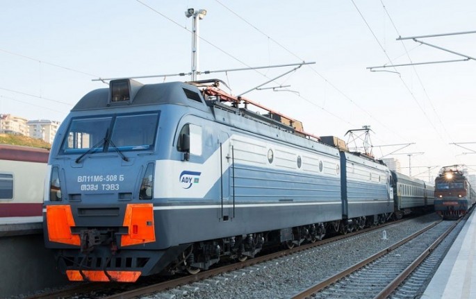 Bakıda qatar minik avtomobilini vurub, xəsarət alan var