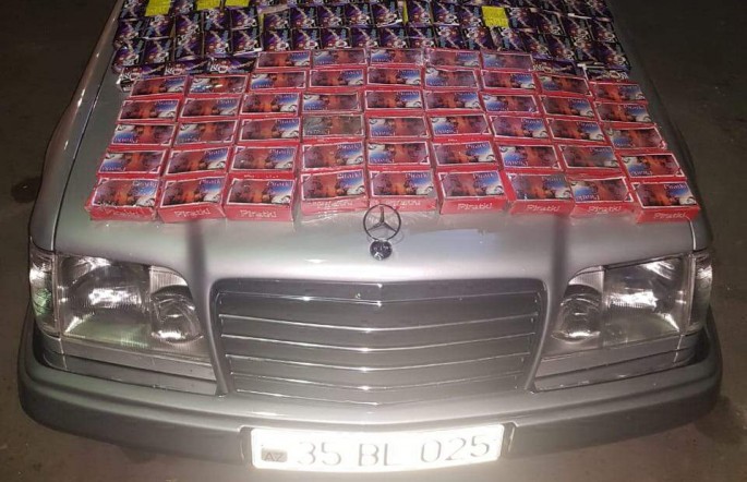 Avtomobildən pirotexniki vasitələr aşkarlanıb - VİDEO