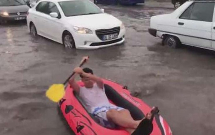 Türkiyədə yağış hərəkəti iflic edib - VİDEO