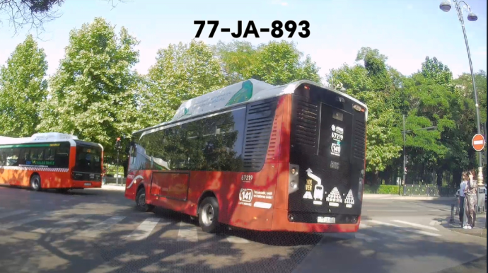 "BakuBus" sürücüsü svetoforun qadağanedici işığını saymayıb hərəkət etdi - VİDEO