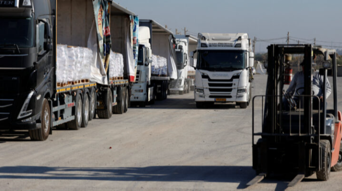 Yardım aparan yük karvanı talan edildi 