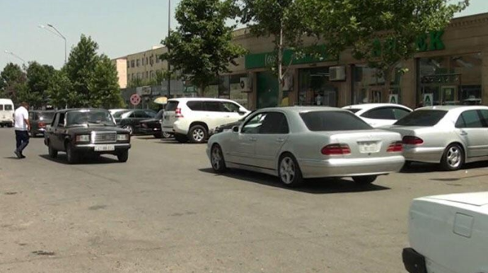 Sürücülər avtomobillərini saxlamağa yer tapmırlar - Cərimə olunurlar - VİDEO 