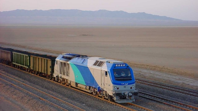 Азербайджан может ежегодно зарабатывать до 300 млн долларов от транзита грузов по коридору "Север–Юг" 