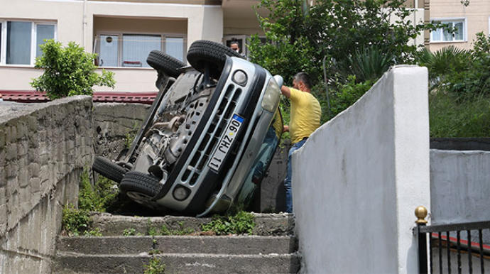 Ana və oğlu avtomobilin altında qalmaqdan son anda xilas oldu - FOTO 