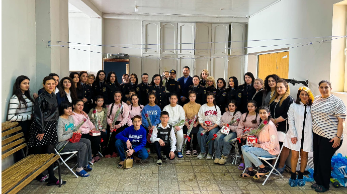 Polis əməkdaşları sığınacaqdakı uşaqları ziyarət edib - FOTOLAR