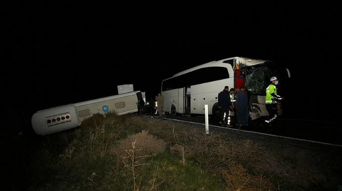 Şagirdləri daşıyan avtobus qəzaya uğrayıb - onlarla xəsarət alan var   - FOTO
