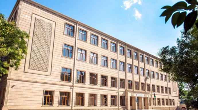 ИНЦИДЕНТ в бакинской школе: ученики накинулись с ножом на охранника? 