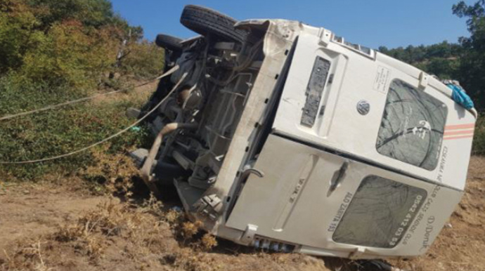 Mikroavtobus 50 metr hündürlükdən uçurma yuvarlandı;  14 nəfər yaralandı - FOTO 