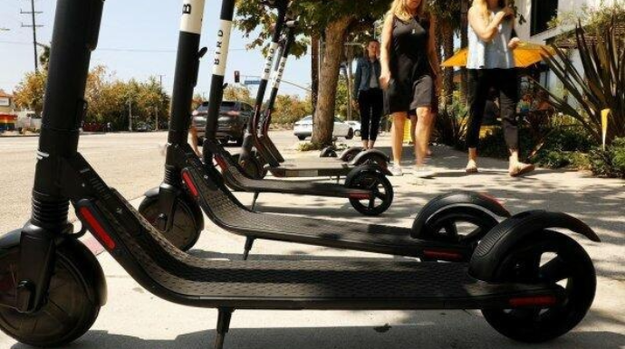 Daha bir ölkədə skuterlər qadağan EDİLİR 