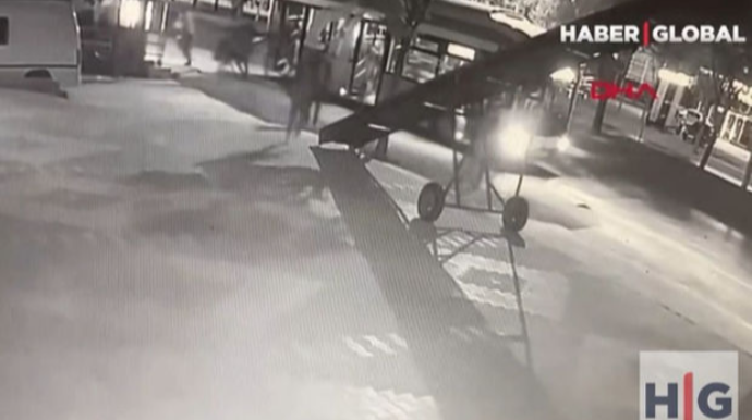 Maska taxmaqdan imtina edən sərnişin ona irad bildirən sürücüyə atəş açıb - VİDEO 