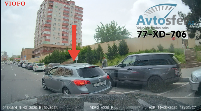 Geriyə dönən sürücü yolun ortasında dayanıb hərəkəti çətinləşdirdi  - VİDEO