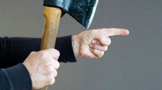 Oğuzda balta ilə insanlara hücum edən ruhi xəstə saxlanıldı