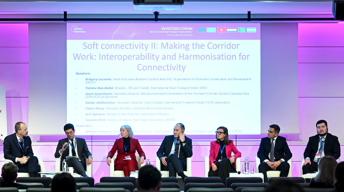 ADY Orta Dəhliz üzrə iştirakçılarla fəal əməkdaşlıq edir  - FOTO