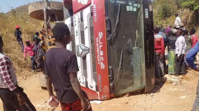 Yük maşını çevrildi;  16 ölü, 5 yaralı - FOTO 