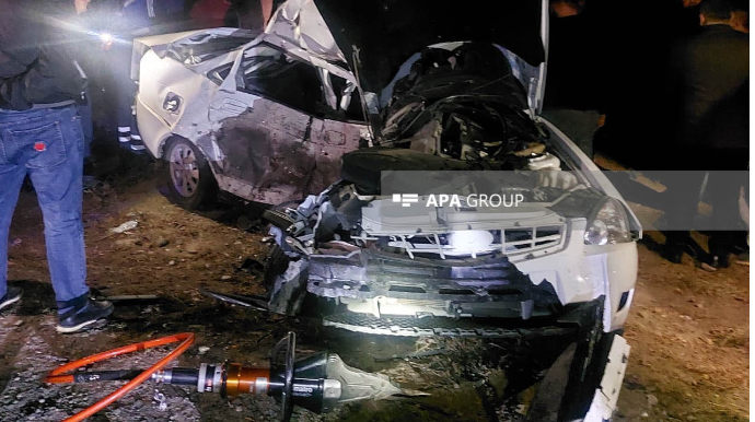 Şəmkirdə yük maşını "Priora" ilə toqquşdu, ölən var   - FOTO