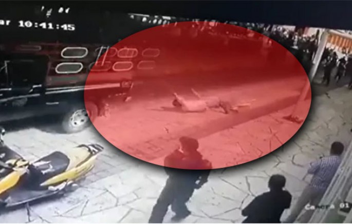 Söz verib əməl etməyən meri pikapın arxasına bağlayıb sürüdülər - VİDEO