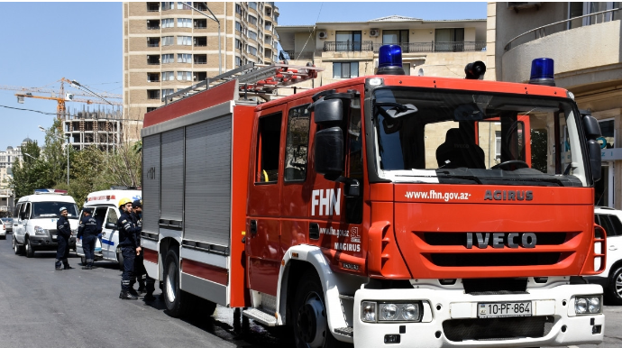 Sumqayıtda beşmərtəbəli binada yanğın olub
