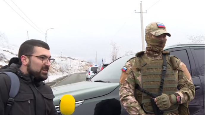 Əks yola çıxan sürücü qəza törədib avtomobilini aşırdı - VİDEO