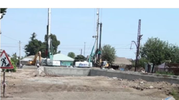 Tovuzda keçid tikən şirkətlə sahibkar arasında qalmaqal: Kompensasiya ödəniləcəkmi? - VİDEO